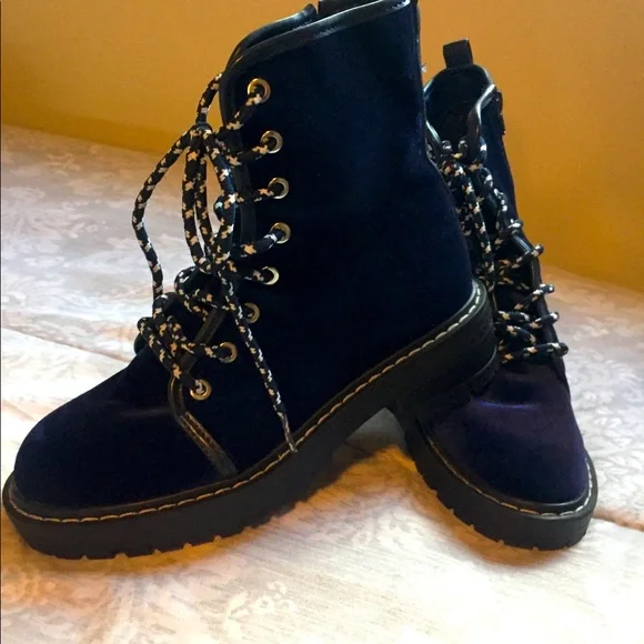 Forever 21 blue velvet boots - Picture 1 of 5
